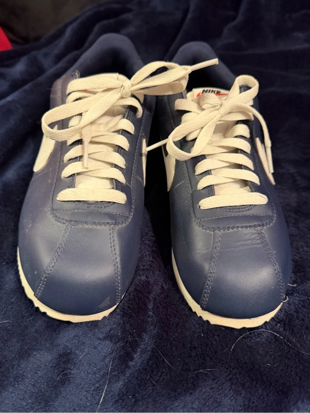 Nike Cortez Men 7.5 (Women’s 6.5) Navy and White Classic Sneaker
